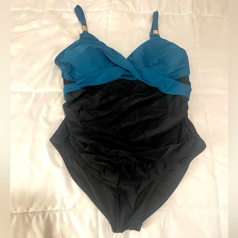 Blooming Jelly One Piece Swimsuit - Picture 4 of 10